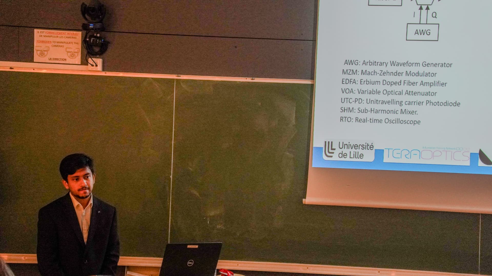 Presenting the 600 GHz communication system setup during the thesis defence